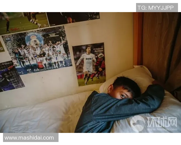 足球板凳上的故事与梦想：那些被遗忘的球员与他们的奋斗历程